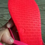 Tkees  Lily Flip Flop Neon Pink size 11 NWT Photo 4