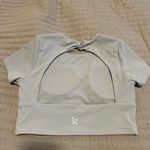 Kamo Fitness Grey backless cropped top with removable pads. Gray Photo 3