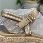 Abeo Solstice Buckle wedge sandal comfort cushioned gold metallic shoes size 7.5 Photo 12