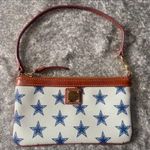 Dooney & Bourke Clutches / Wristlets Photo 0