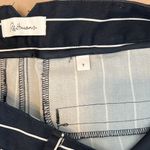 Reitmans sz9 juniors navy white strip stretchy zip front belt loops shorts EUC Blue Size undefined Photo 7