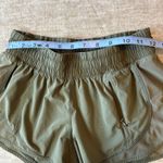 Lululemon  Womens Hotty-Hot Low Rise Running Shorts No Lining 2.5" Inseam Size 6‎ Photo 6