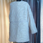 Nike M Women's White Faux Fur Coat Stay warm and stylish with this elegant white faux fur coat. Perfect for any occasion, this coat offers both comfort and sophistication. light orewood brown off white Photo 3