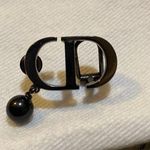 Christian Dior Dior 30 MONTAIGNE EARRING Ruthenium-Finish Metal with Gray Resin Pearl Photo 1