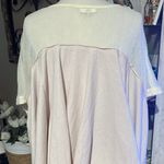 Gimmicks by BKE Gimmicks Floral Embroidered Women's Top - Cream and Pink size M Photo 4