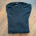 H&M  black pullover v-neck sweater Photo 1
