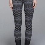 Lululemon Women’s Ebb to Street Chevron Leggings Size 6 Photo 0