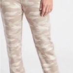 Athleta  Women’s Tan Camo Balance Printed Jogger. Size Sm‎ Photo 0