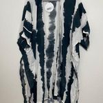 Bohome | Navy Blue and White Kimono Photo 0