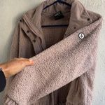 Vuori  Women's PinkSherpa Jacket Photo 6