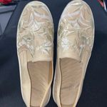 Baretraps  WOMENS 10 W Tan Elegant Floral Embroidered Women's Shoes Photo 11