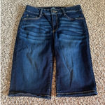st. john's bay  Women's Bermuda Blue‎ Jean Stretch Shorts Mid Rise Size 8 Photo 0