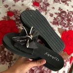 Qybaby sandals Black Size 6 Photo 2