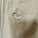 Under Armour  khaki performance cropped pants Photo 2
