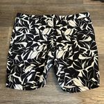 Mario Serrani Women’s Black & White Leaf Print Long Shorts Size 16 Photo 0