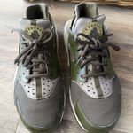 Nike  Air Huarache Women’s 8.5 Khaki Olive Green Retro Sneakers Photo 0