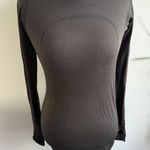 Lululemon  Athletica Long Sleeve Athletic Top Black Crew Neck Women's Size 6 Photo 0