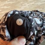 Lululemon  Women's Tracker 4” Short Size 8 Black and White Floral GUC With Liner Photo 1