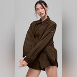 Alo Yoga  NWT Socialite Shacket Button Down Pockets Expresso Size M SOLD OUT Photo 1