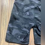 Athleta camo ultimate stash pocket 7” short small Photo 6