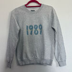 Taylor Swift  1989 Spotify Fans First Crewneck Sweatshirt in Gray XS Photo 0