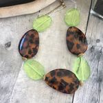 Lucite Vintage animal print and green necklace Green Photo 3