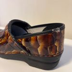 Dansko Patent Leather Clogs Embossed Brown Gold Tigers Eye Womens Shoe 39 US 8.5 Photo 4