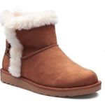 SO New  Hangout Women's Plush Boots Color: Chestnut size 7.5 Photo 0