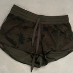 Lululemon Hotty Hot Short 2.5 Green Camo Photo 0