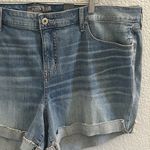 Torrid 5 INCH VINTAGE STRETCH MID-RISE SHORT SIZE 26 Photo 3