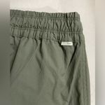 Vuori NWT  Birch Jogger Army Green Size XL with Pockets Photo 7