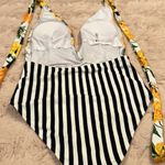 Flower and stripe print one Photo 6