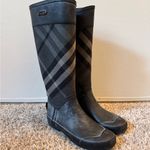 Burberry 8 Womens Tall Black and Gray Plaid Rain Boots Photo 1