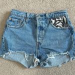 Levi's Strauss Medium Wash Blue High Rise Cut Off Denim Shorts Womens Size W25 Photo 0