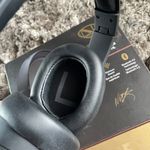 Ncredible Bluetooth Headphones Photo 3