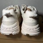 UGG  Women's All-White Sneakers cabos Photo 3