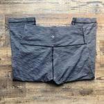 Lululemon Women's Heather Gray 17 Cropped Leggings Size 8 Photo 4