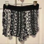 Joe B Black and White Pattern Shorts Photo 0