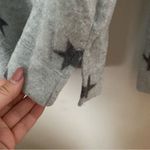 Socialite  Top Long Sleeve Fleece Soft Star Print Gray Casual V-Neck Cozy Neutral Photo 3