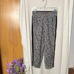 Lululemon For Love Crop Mini Ripple White Seal Grey / Black Size 4 Photo 2