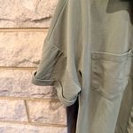 Cable & Gauge  Studio Women's Olive Button Down Crop Shirt Small Photo 2