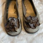 Clarks  Cushion Soft Leather Ballet Flats Shoes Women’s 7.5 Flower metallic Photo 3