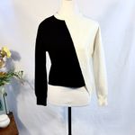 Alice + Olivia ♨️ Black / Off White Colorblock Asymmetric Hem Sweater – Size XS💛 Photo 1