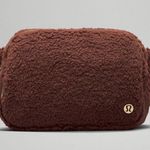 Lululemon  Everywhere Belt Bag Large 2L $70 Fleece NWT NIP Brown Earth/Gold Photo 0