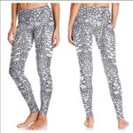 Alo Yoga nwt Iguana Airbrush white leggings sz xs Photo 1