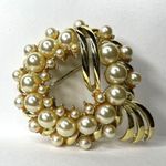 Brooch Pin Ivory Pearl Encrusted Wreath Gold Tone Photo 3