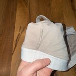 Lululemon sports bra mesh cross cross-racer back size 8 athletic sports workout Photo 2