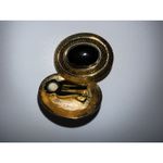 Vintage‎ Gold tone Black Cabochon Oval Clip on Earrings Photo 3