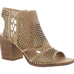Vince Camuto EUC leather heeled sandals Photo 6