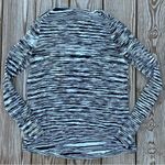 Nic+Zoe  | medium hooded sweater | black & white Photo 4